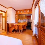 Guesthost - Silent Peaks - Cortina's Wooden Haven Cortina dʼAmpezzo