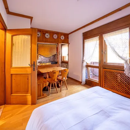 Guesthost - Silent Peaks - Cortina's Wooden Haven Lejlighed Cortina dʼAmpezzo
