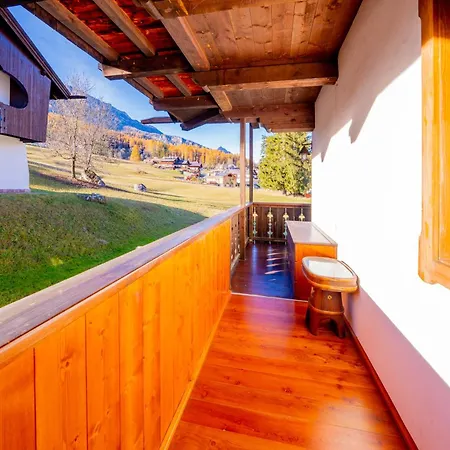 Guesthost - Silent Peaks - Cortina's Wooden Haven * Cortina dʼAmpezzo