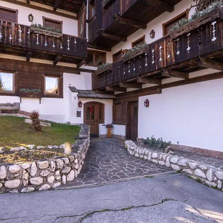 Lejlighed Guesthost - Silent Peaks - Cortina's Wooden Haven Cortina dʼAmpezzo
